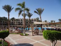 Hurgadha, unser neues Domizil für die kommenden drei Tage ist auch nicht schlecht. Eine wunderschöne Anlage mit großartigem Buffet.