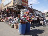 Hurgadha, Haushaltswarenladen mit großen Waschzubern 