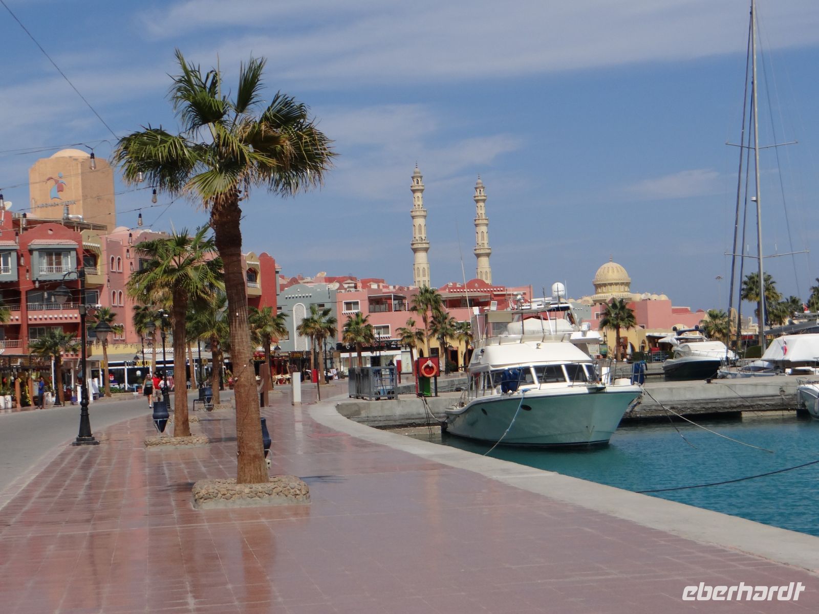 Hurgadha, die Marina, aus einem Guss, mit Palmen, Rabatten und…