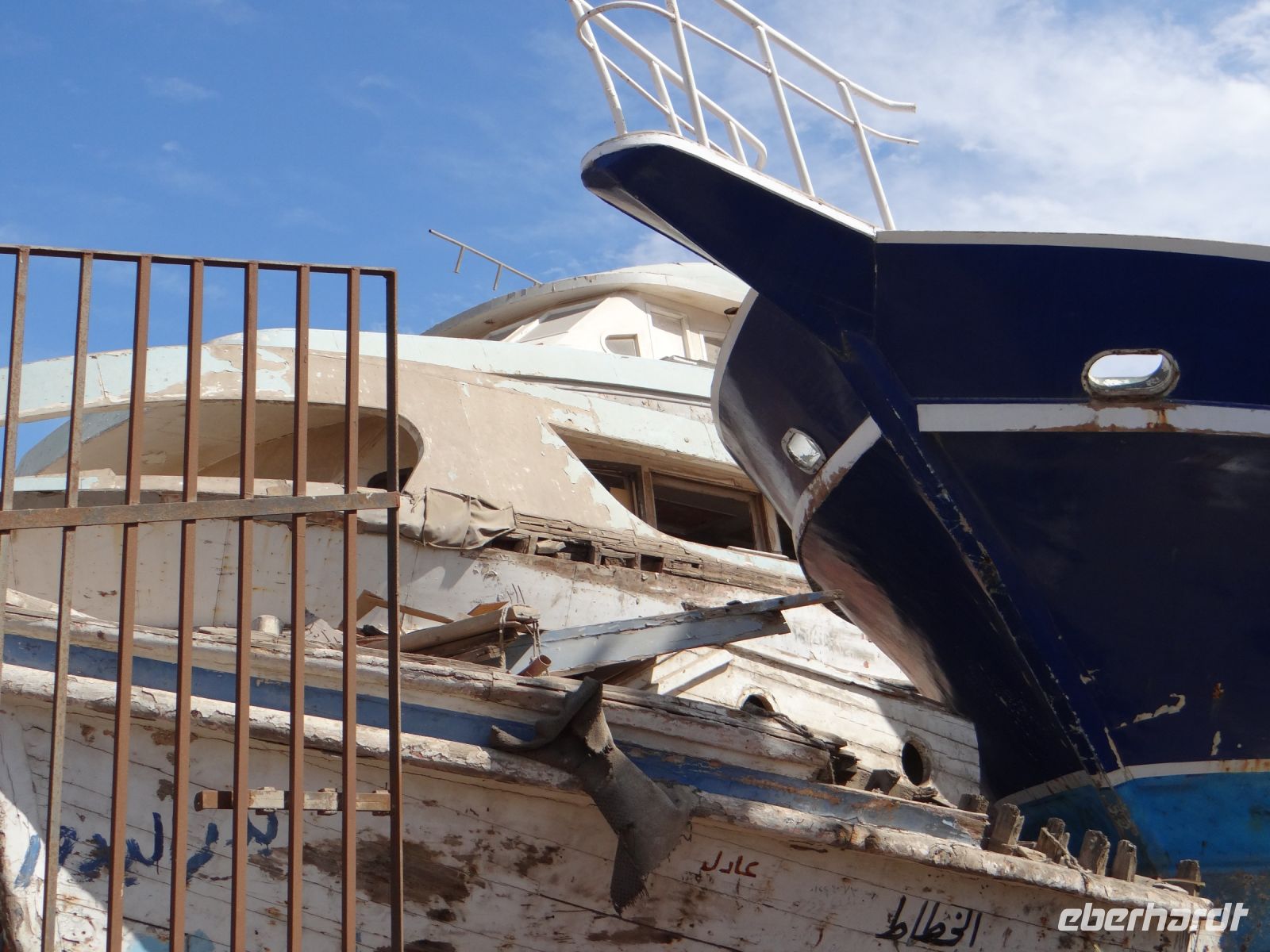 Hurgadha, auf der nahegelegenen Werft gibt es einiges zu tun.