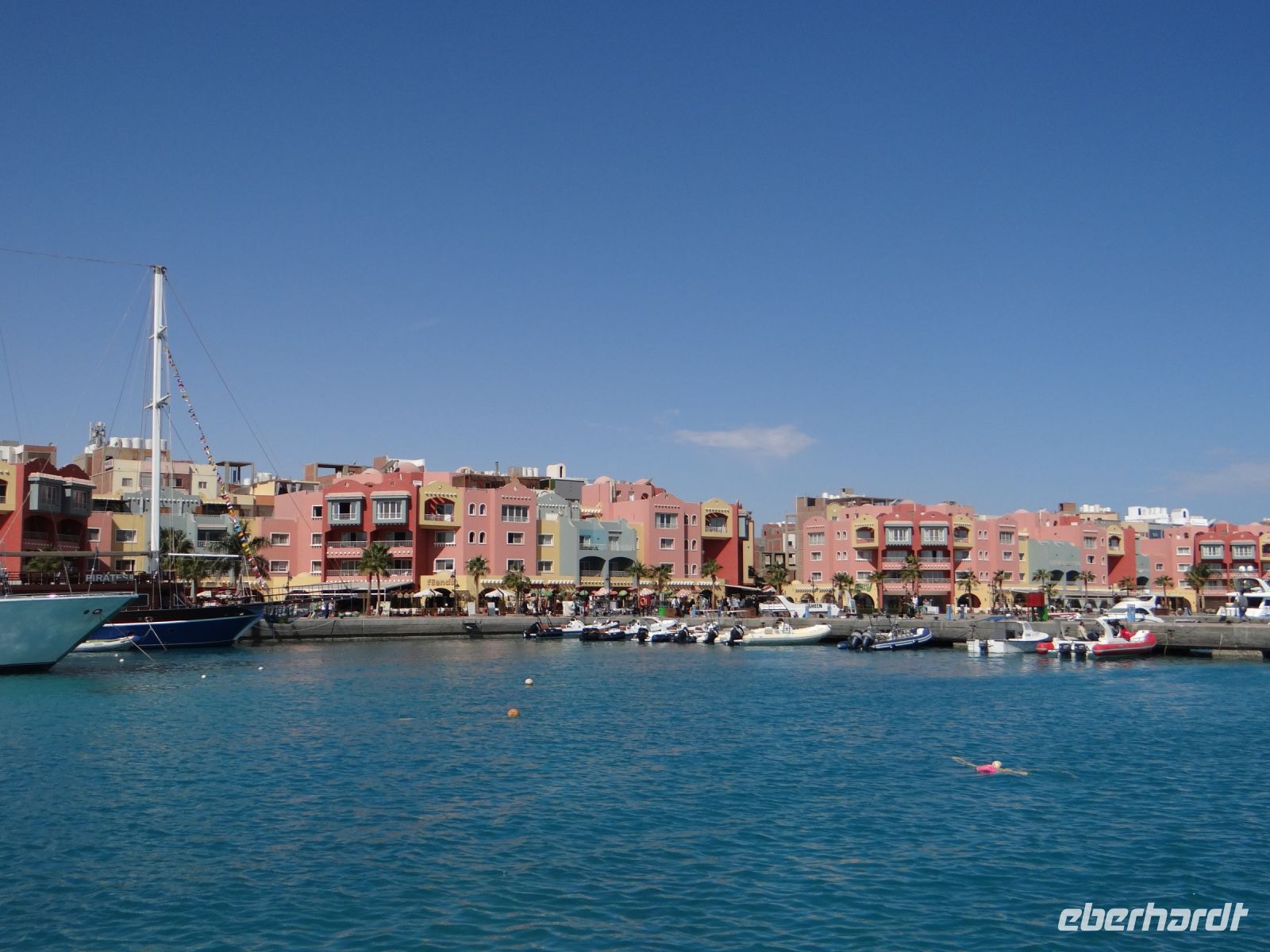 Hurgadha, die Marina vom Boot aus betrachtet