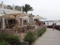 Hurgadha, wenn der Strandspaziergang hungrig oder müde macht, gibt es attraktive Einkehrmöglichkeiten.