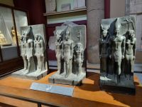 Kairo - Ägyptisches Nationalmuseum (Triade von König Menkaure, der Göttin Hathor und)