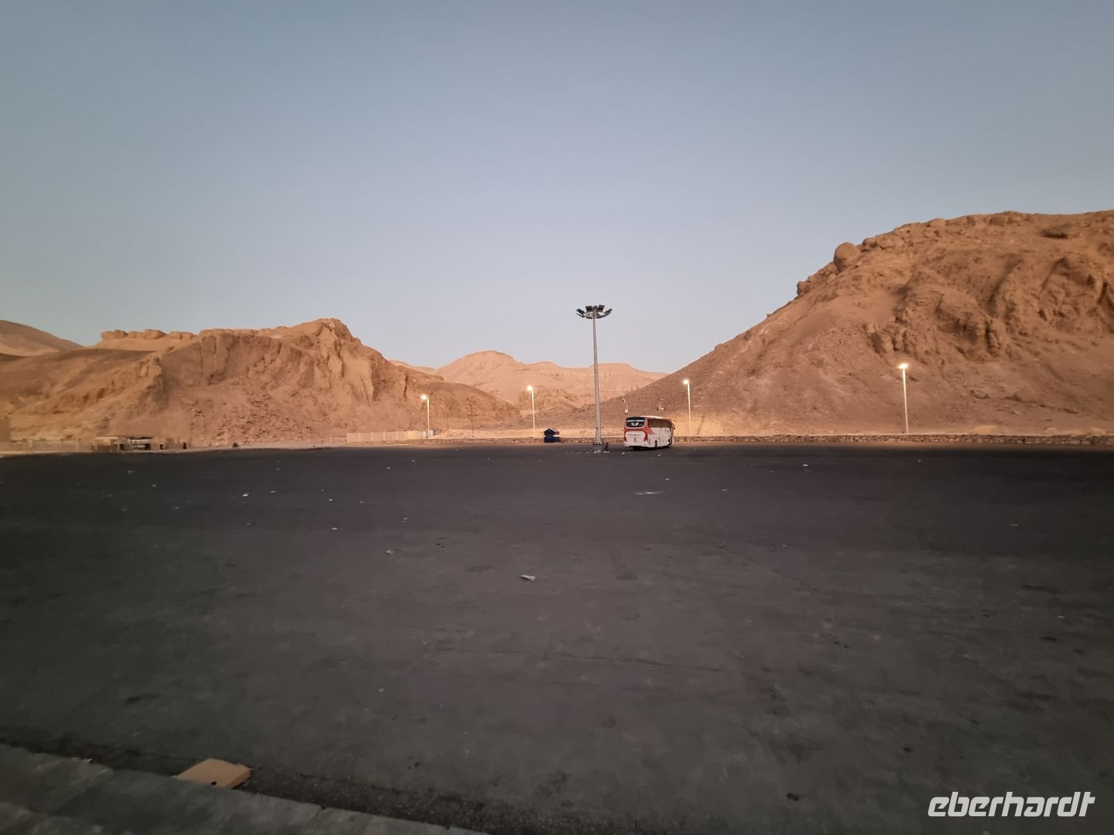 Tal der Könige - leerer Parkplatz um 5.30 Uhr...