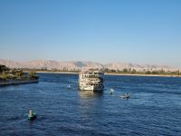 Fahrt auf dem Nil von Luxor nach Edfu... - kurz vor der Esna-Schleuse