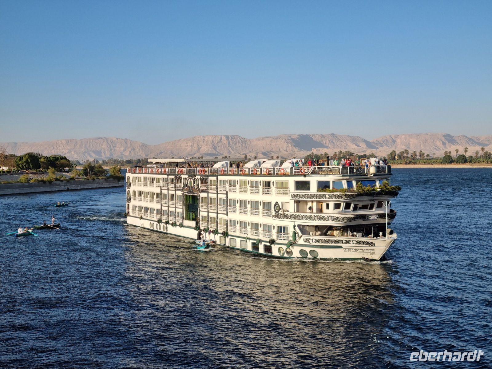 Fahrt auf dem Nil von Luxor nach Edfu... - kurz vor der Esna-Schleuse