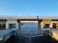 Fahrt auf dem Nil von Luxor nach Edfu... - Esna-Schleuse