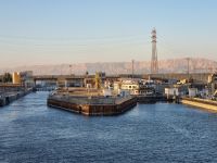 Fahrt auf dem Nil von Luxor nach Edfu... - Esna-Schleuse