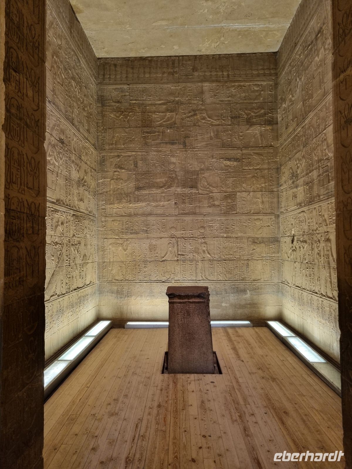 Assuan - Tempel von Philae (Barken-Sockel)