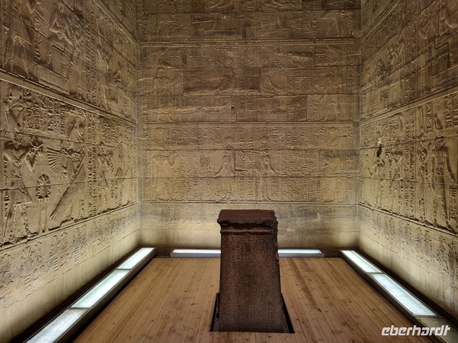 Assuan - Tempel von Philae (Barken-Sockel)