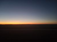 Sonnenaufgang in der Wüste zwischen Assuan und Abu Simbel