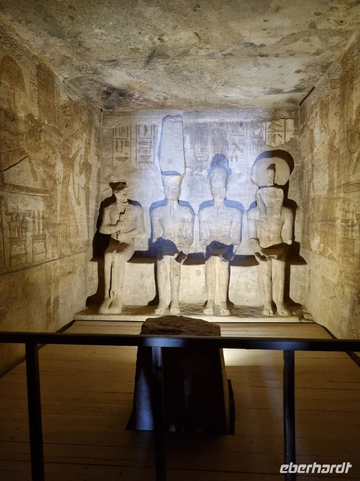 Felsentempel von Abu Simbel (Großer Tempel zum Ruhm Ramses II.) - Das Allerheiligste des Tempels: Ptah, Amun-Re, Ramses II. und Re-Harachte (von links)