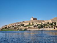 Motorbootsfahrt zum Nubischen Dorf Nagaa Al Mahata... (Agha-Khan-Mausoleum)
