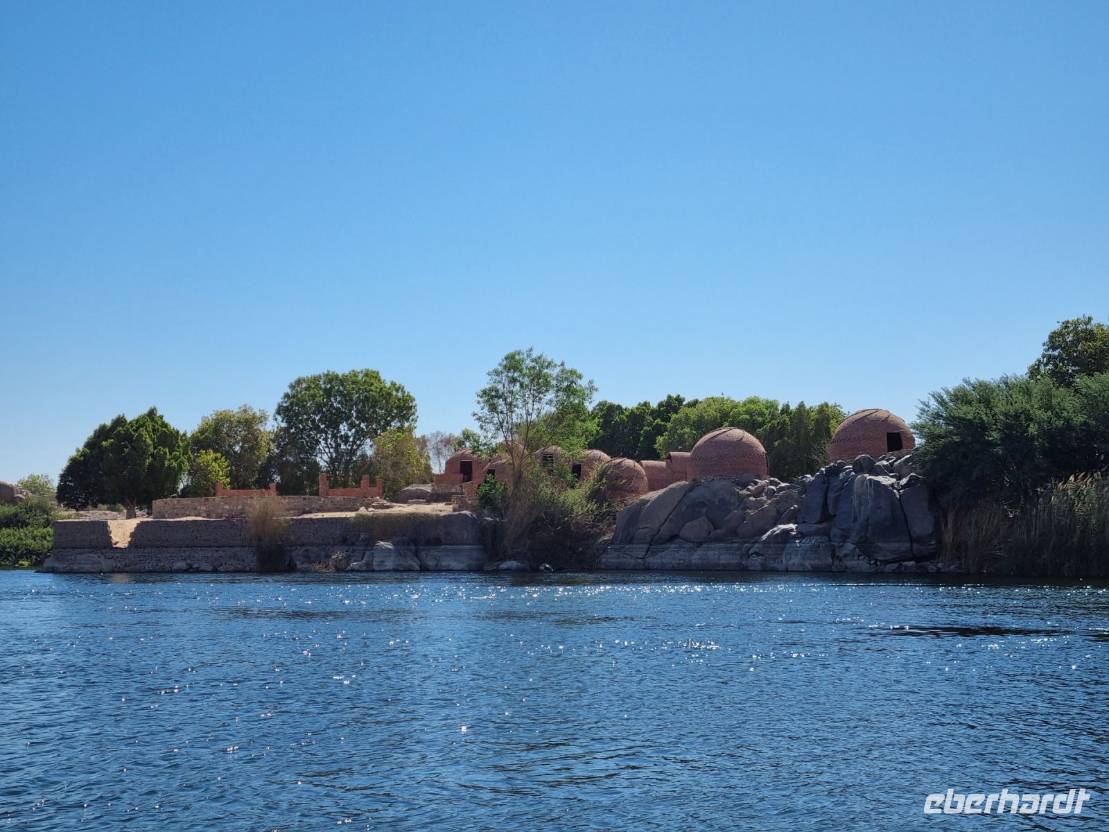 Motorbootsfahrt zum Nubischen Dorf Nagaa Al Mahata...