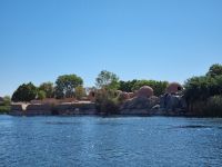 Motorbootsfahrt zum Nubischen Dorf Nagaa Al Mahata...