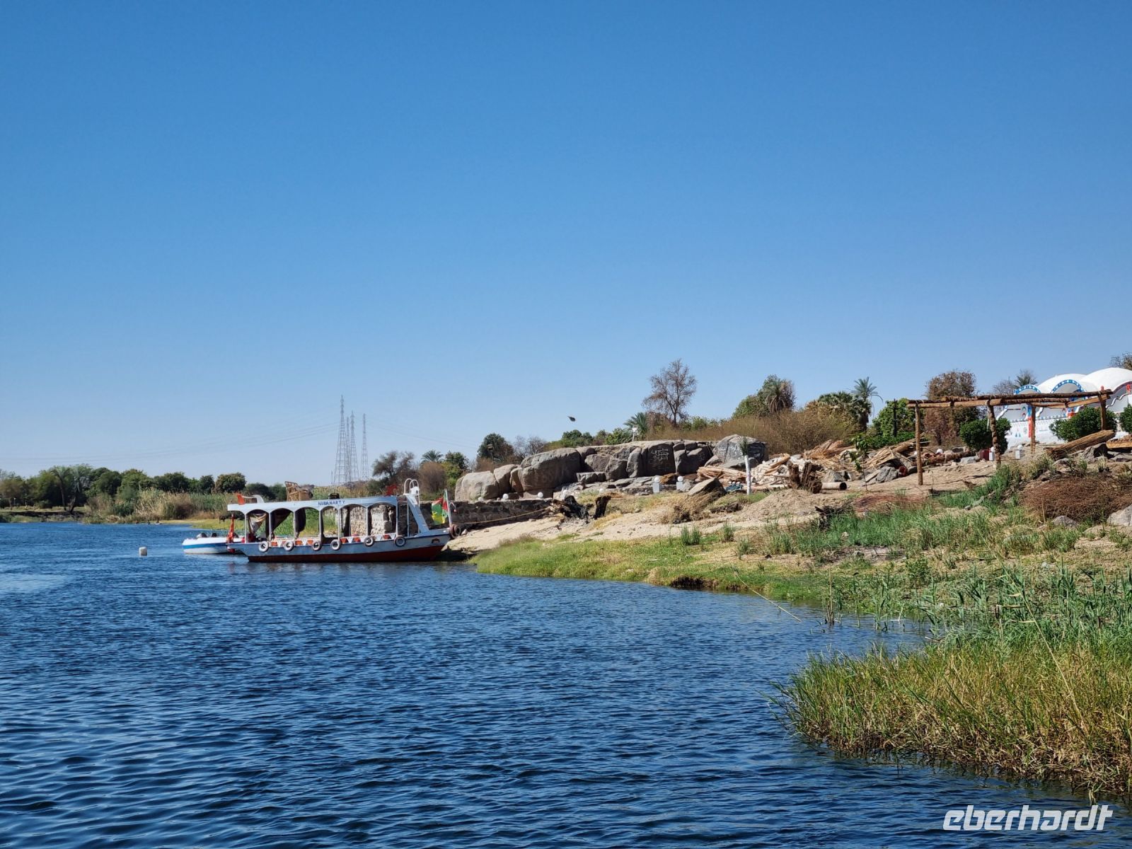 Motorbootsfahrt zum Nubischen Dorf Nagaa Al Mahata...