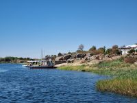 Motorbootsfahrt zum Nubischen Dorf Nagaa Al Mahata...