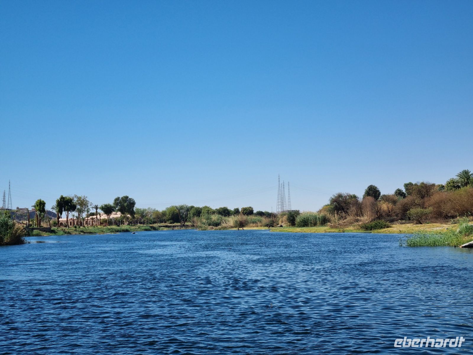 Motorbootsfahrt zum Nubischen Dorf Nagaa Al Mahata...