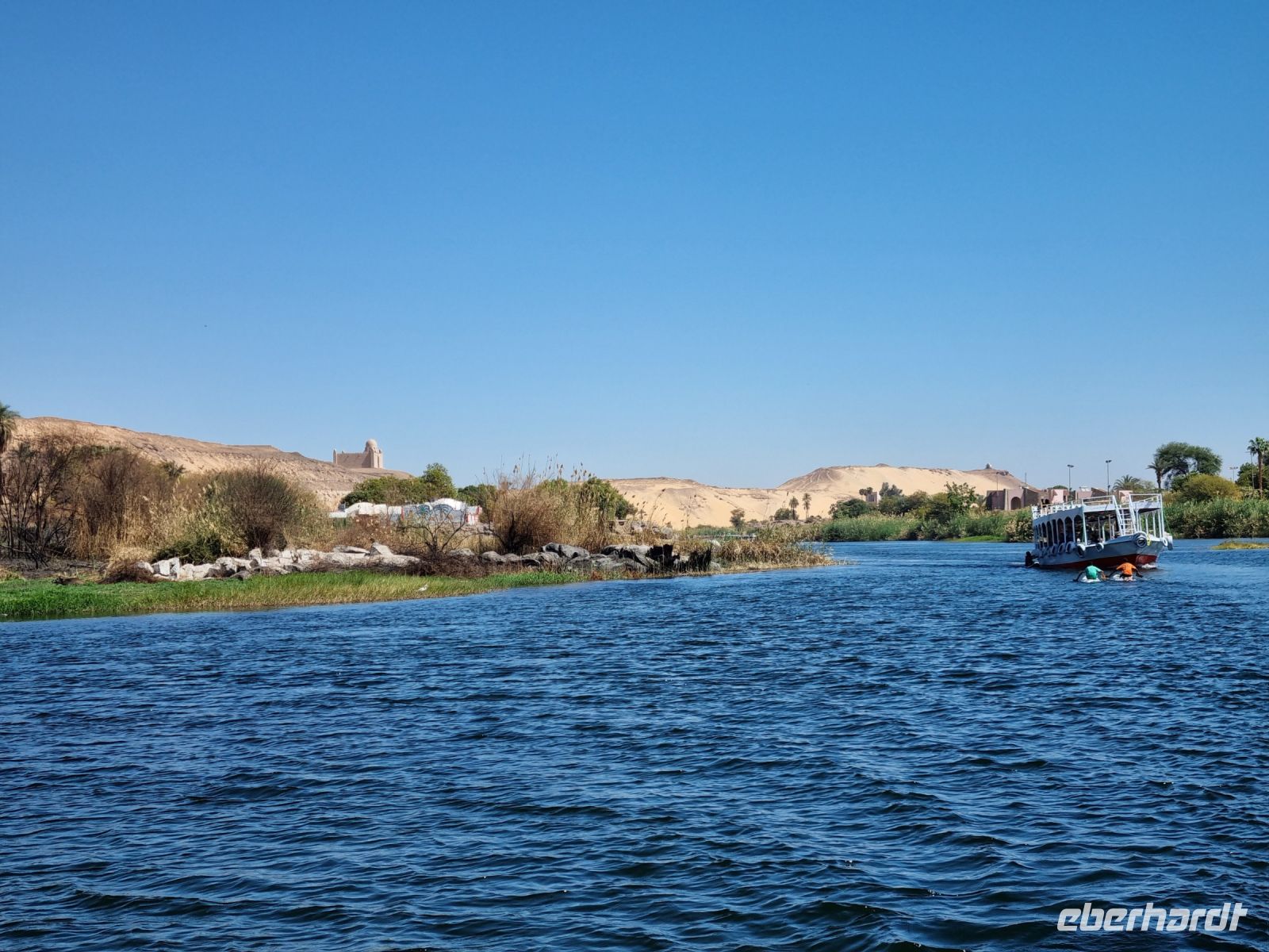 Motorbootsfahrt zum Nubischen Dorf Nagaa Al Mahata...