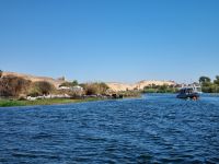 Motorbootsfahrt zum Nubischen Dorf Nagaa Al Mahata...