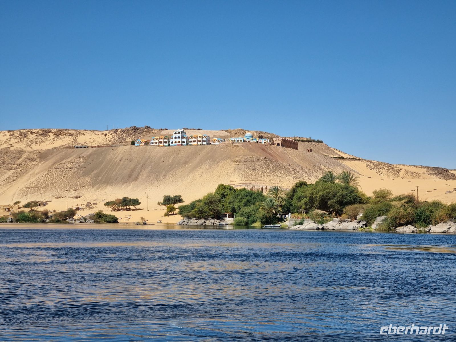 Motorbootsfahrt zum Nubischen Dorf Nagaa Al Mahata...