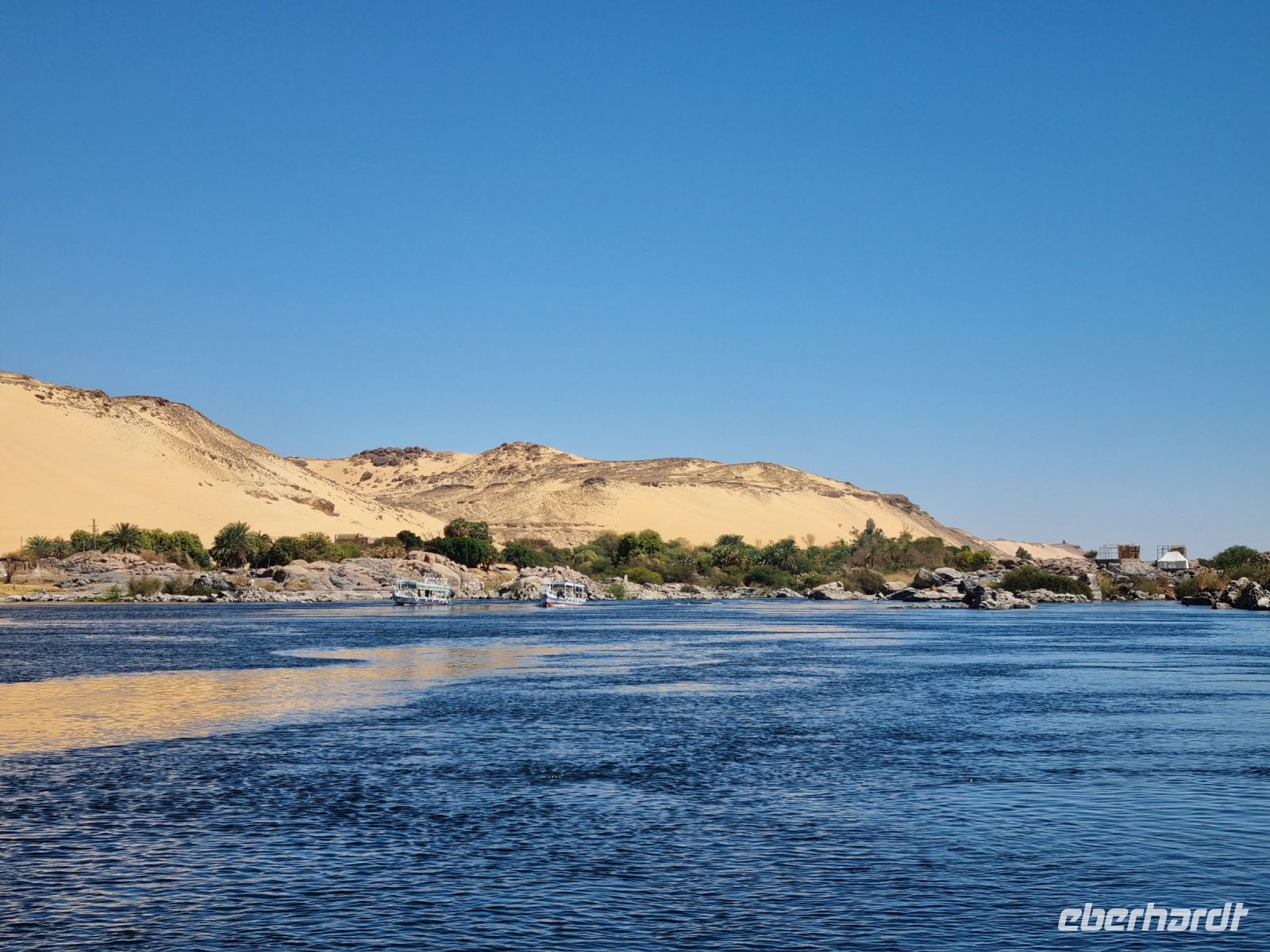 Motorbootsfahrt zum Nubischen Dorf Nagaa Al Mahata...