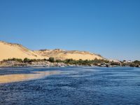 Motorbootsfahrt zum Nubischen Dorf Nagaa Al Mahata...