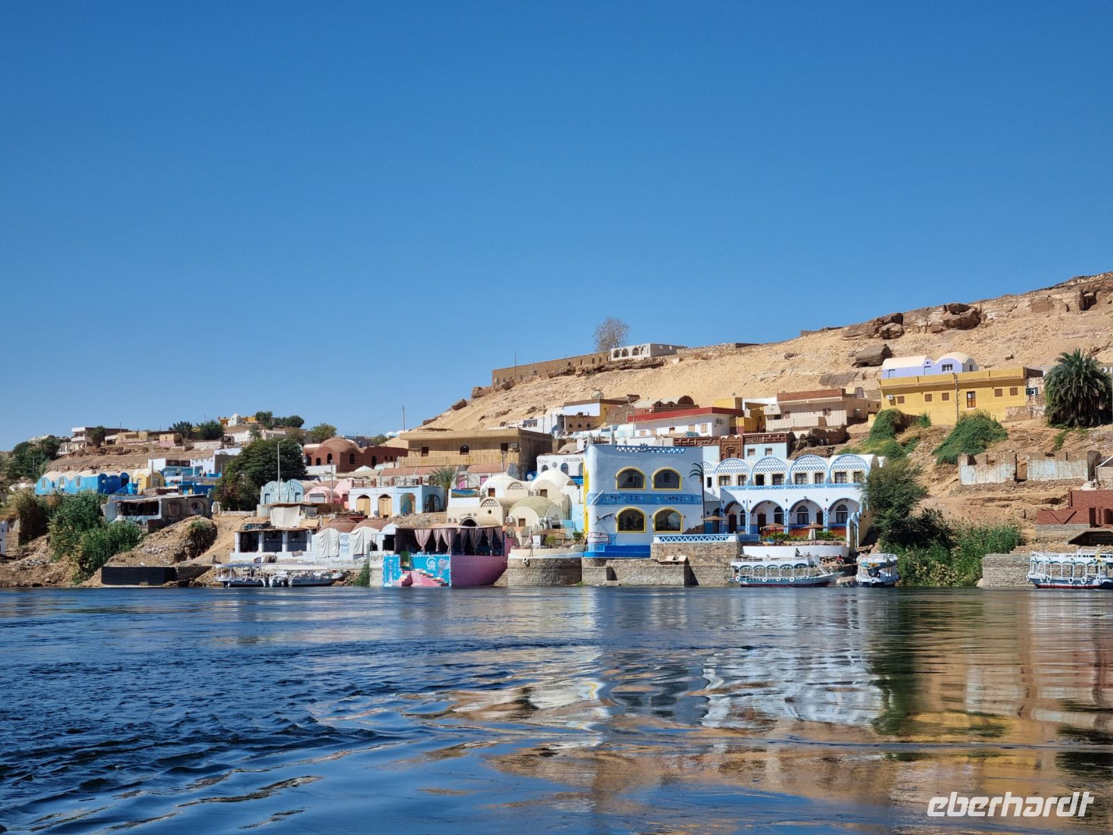 Motorbootsfahrt zum Nubischen Dorf Nagaa Al Mahata...