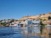 Motorbootsfahrt zum Nubischen Dorf Nagaa Al Mahata...