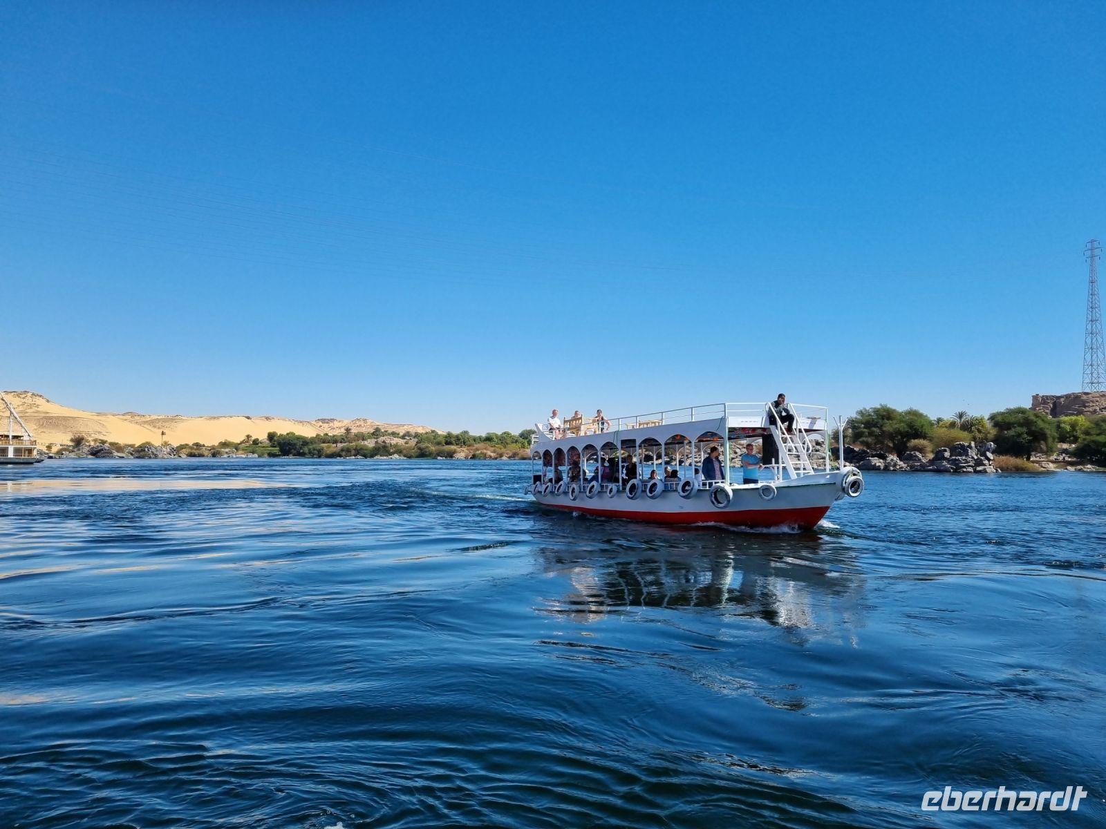 Motorbootsfahrt zum Nubischen Dorf Nagaa Al Mahata...