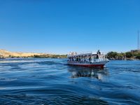 Motorbootsfahrt zum Nubischen Dorf Nagaa Al Mahata...