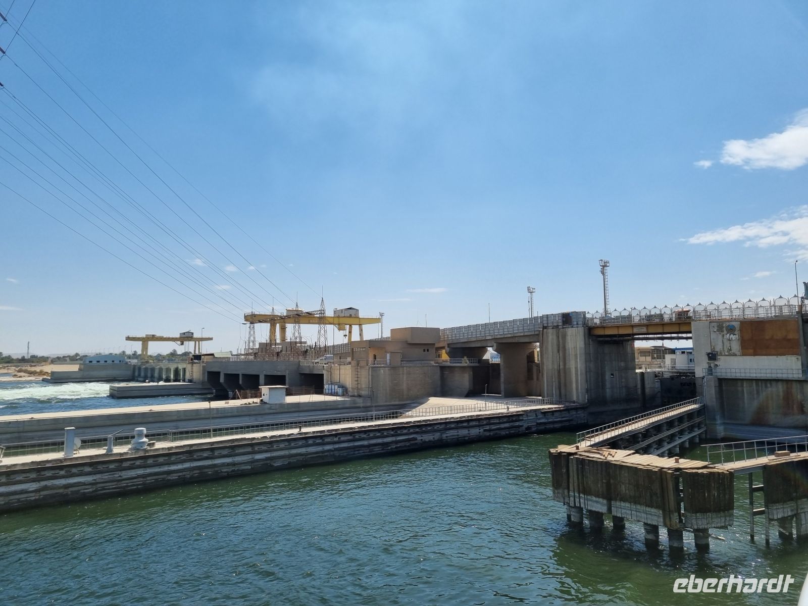 Fahrt auf dem Nil von Edfu nach Luxor... - Esna-Schleuse
