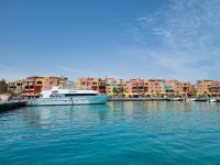 Hurghada - Glasbodenfahrt mit Blick zur Marina