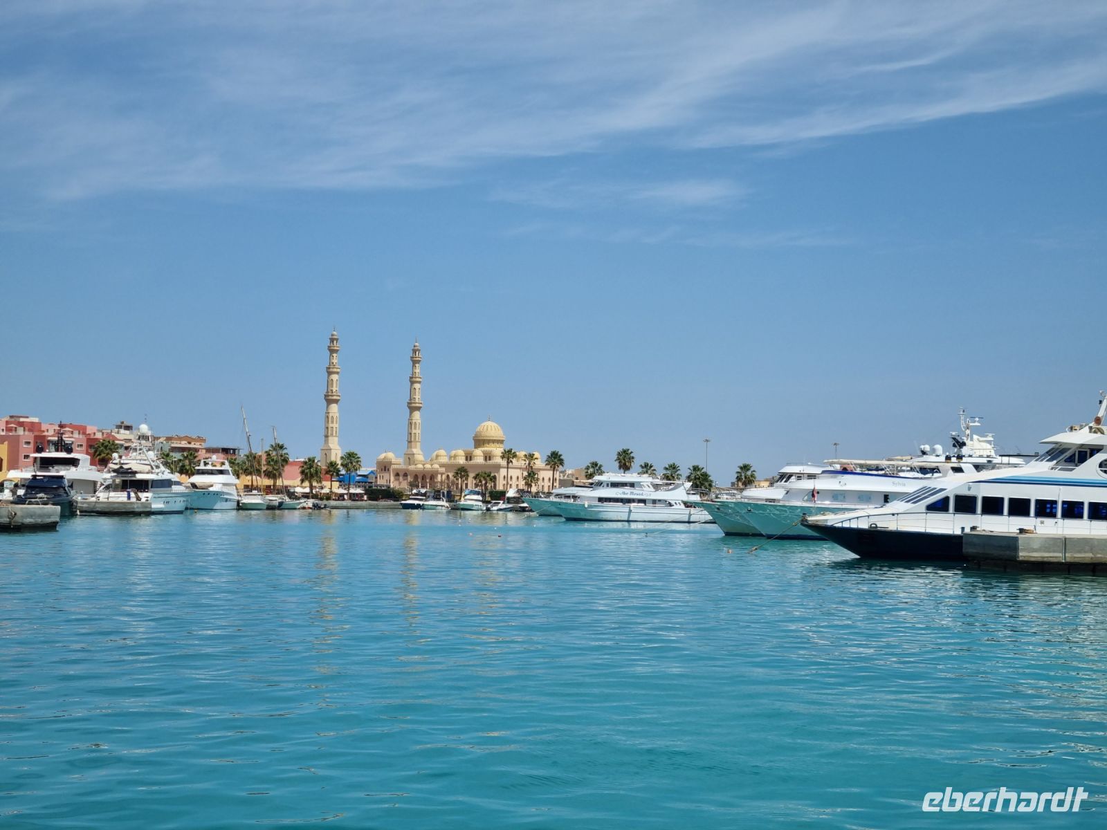 Hurghada - Glasbodenfahrt mit Blick zur Marina