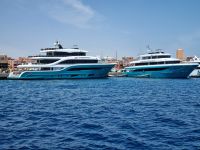 Hurghada - Glasbodenfahrt mit Blick zur Marina