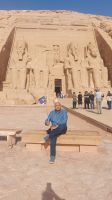 Reiseleiter Essam vor dem Tempel Ramses II, Abu Simbel