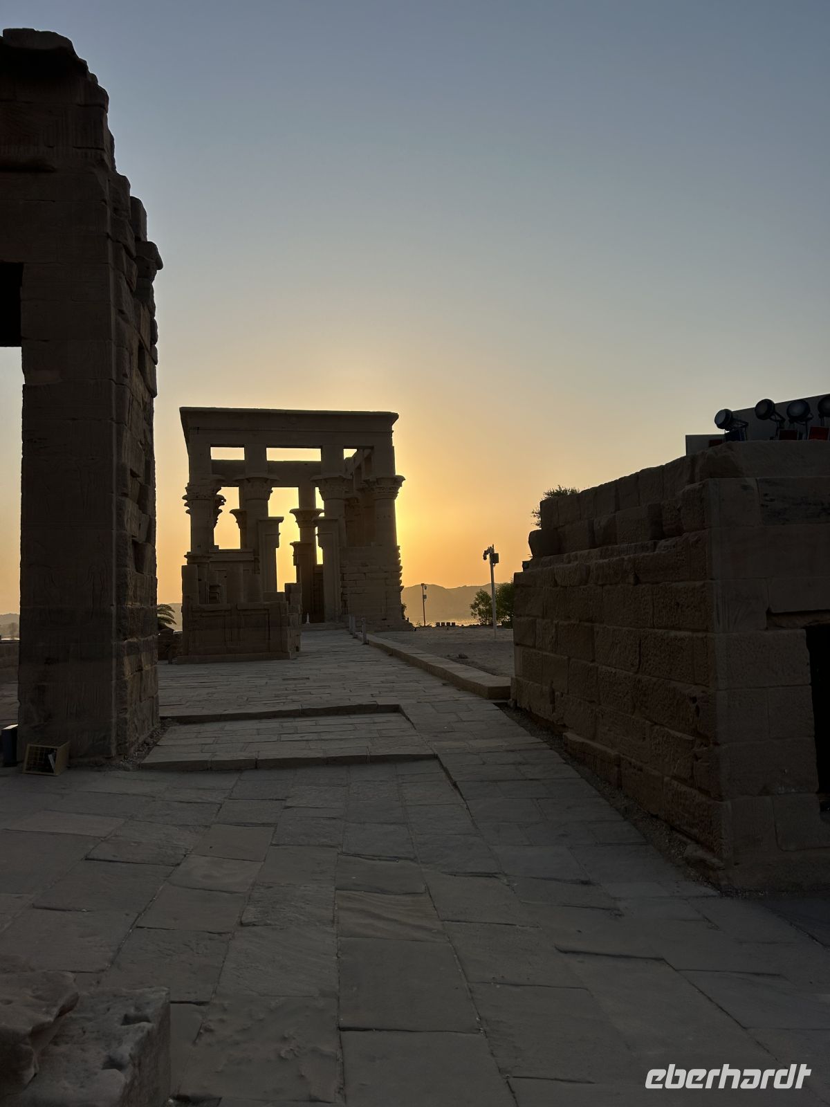 Sonnenaufgang am Tempel Isis