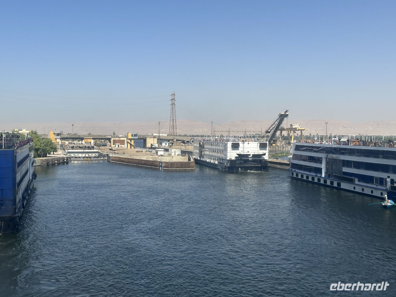 Anstehen an der Schleuse 