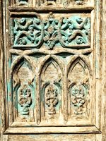 Schön geschnitzte Holztür in ElAzabh