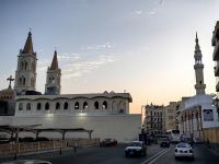 Eine Kirche und eine Moschee in Luxor