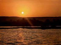 Die Sonne versinkt im Nil