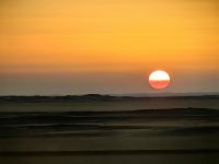 Sonnenaufgang in der Wüste auf der Fahrt nach Abu Simbel