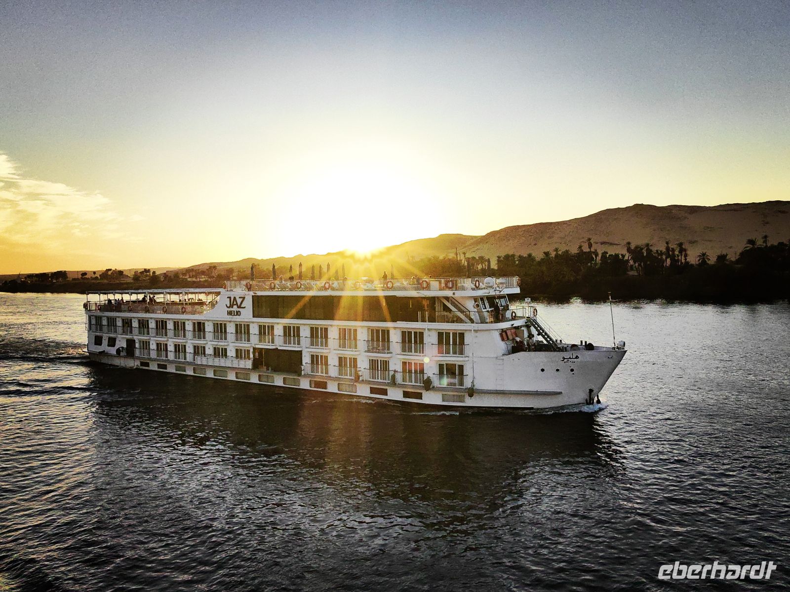 Flußkreuzfahrtschiff auf dem Nil