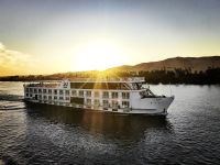 Flußkreuzfahrtschiff auf dem Nil