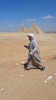 Ägypter vor Pyramiden Giza &ndash; &copy; Anette Rietz (Eberhardt TRAVEL)