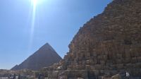 Pyramiden in Giza mit Sonne &ndash; &copy; Anette Rietz (Eberhardt TRAVEL)