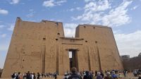 Eingang zum Edfu-Tempel &ndash; &copy; Anette Rietz (Eberhardt TRAVEL)