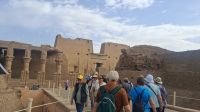 Eingang zum Edfu-Tempel &ndash; &copy; Anette Rietz (Eberhardt TRAVEL)
