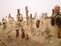 Wir besuchen einen Künstler in Farafra