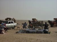 Händler bei den Pyramiden